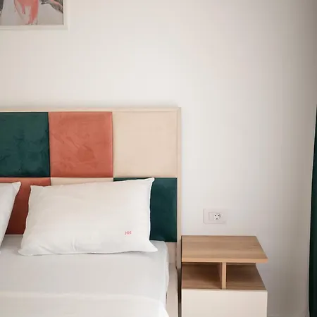 Apartel Elia 16 *